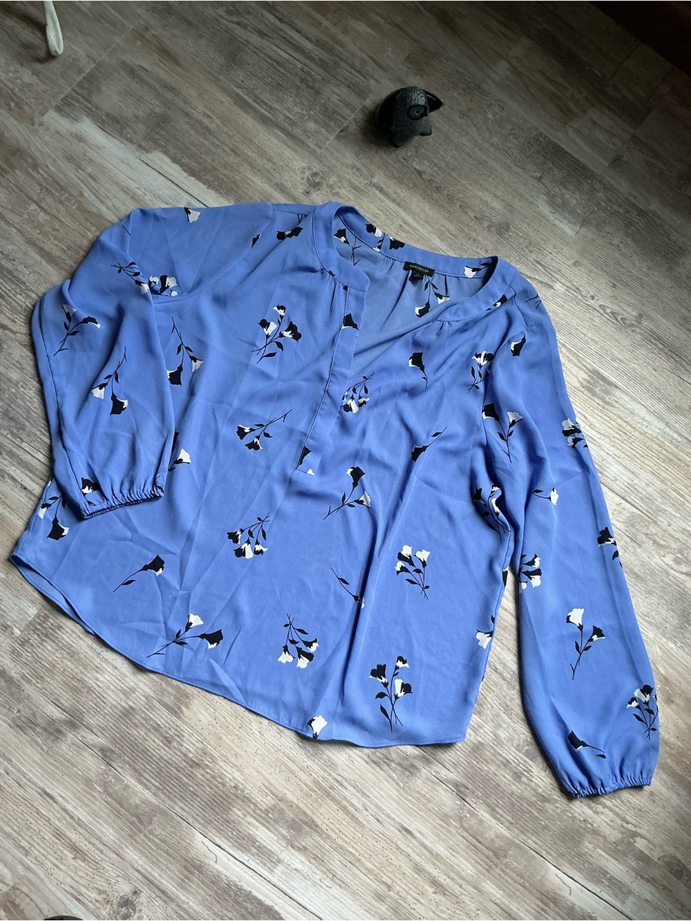 Ann Taylor Periwinkle Floral V-Neck Blouse